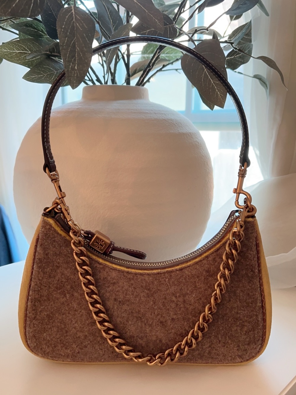 Tory Burch Wool-Blend Brown Shoulder Bag with Gold Chain and adjustable Strap.